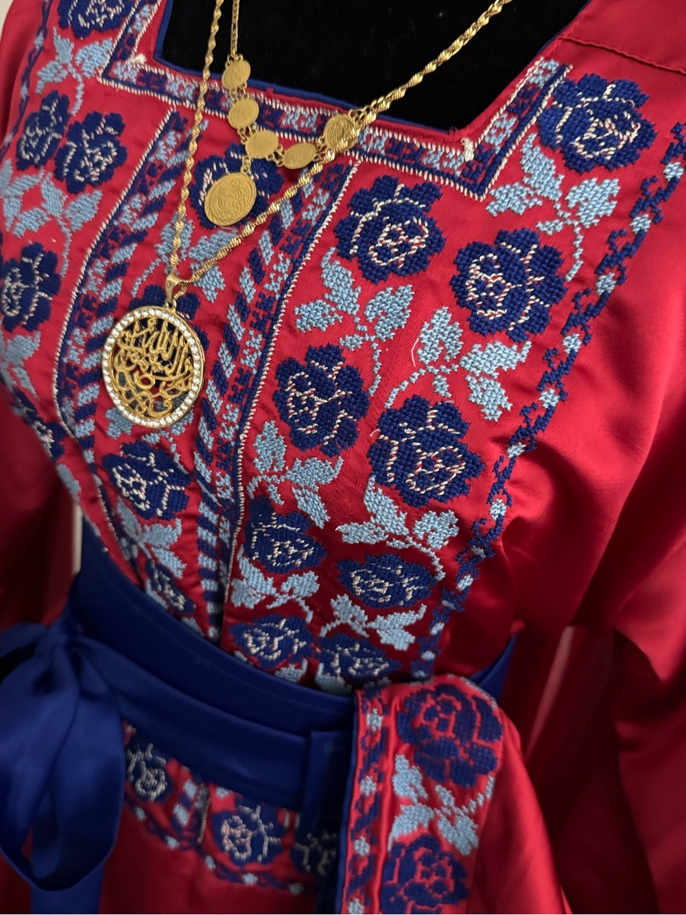 Red and blue handmade cross stitch Embroidered  thoub with Blue belt - Picture 4 of 9